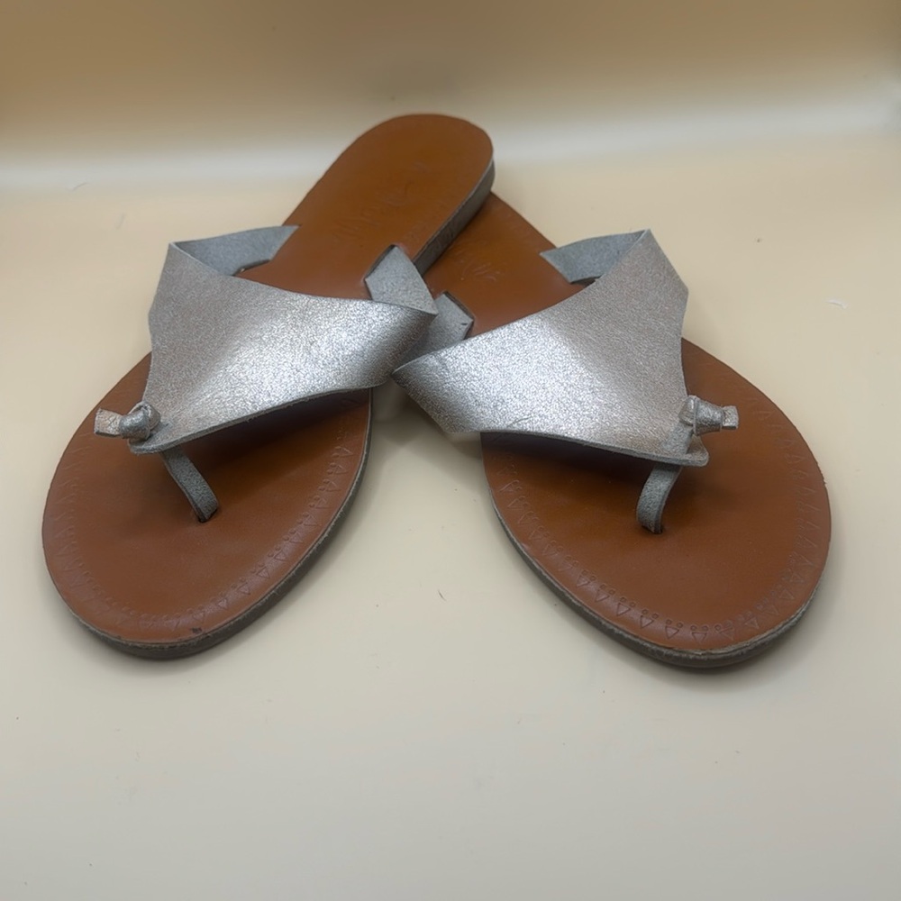Sandals in gold and light brown size 7